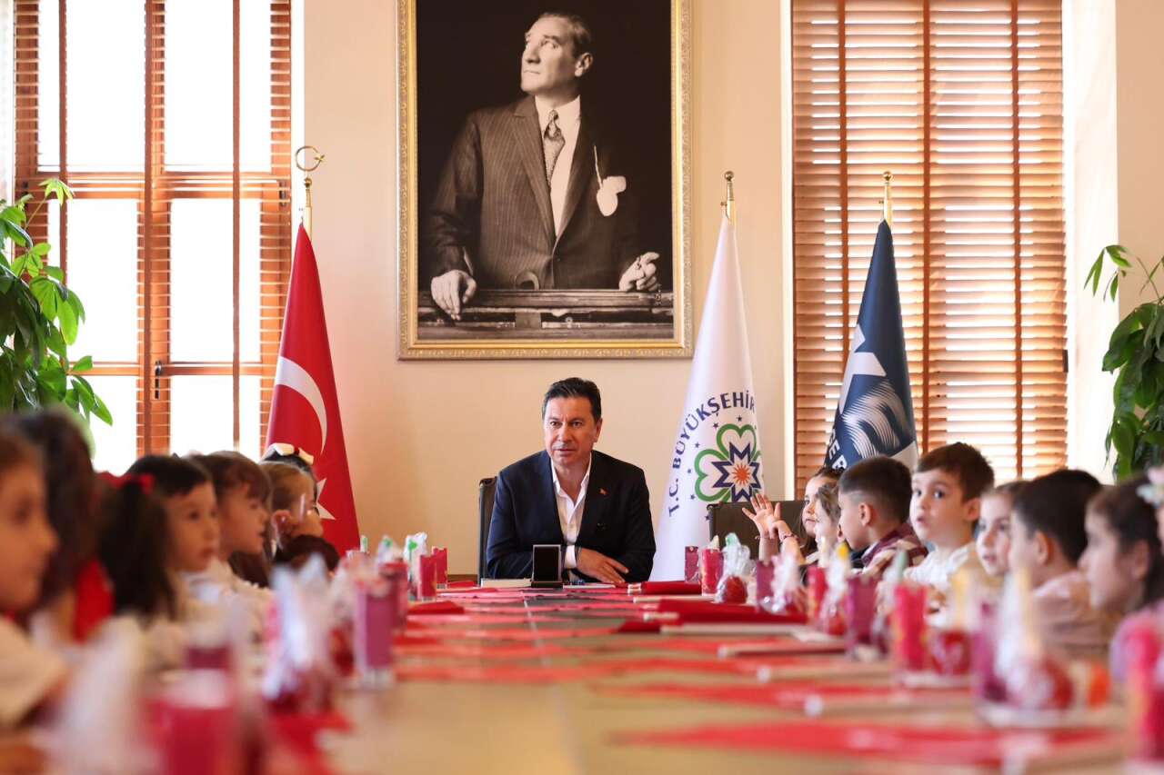 23 Nisan’da Koltuk Minik Azra’nın Oldu 5